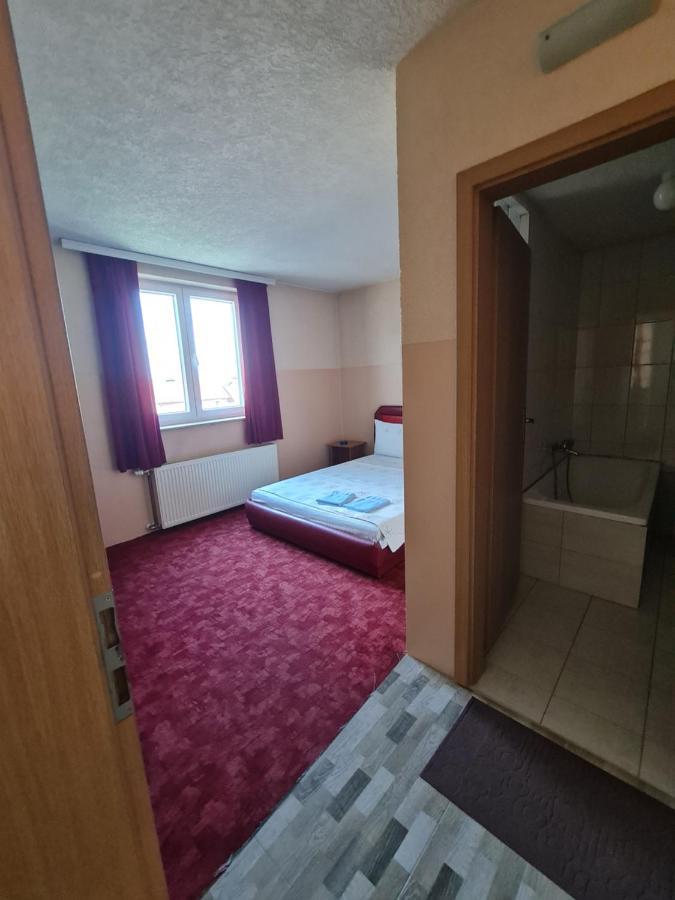 Holiday Ferizaj Exterior foto